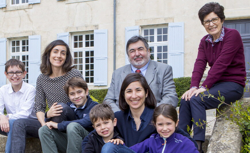 la famille bernard continue a travailler dans les vignes photo christophe grilhe 1587664067