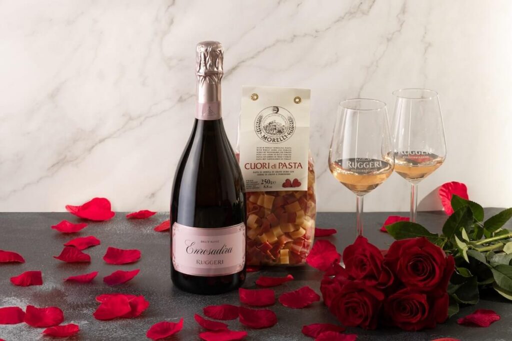 Bollicine Rosé et Pasta Hearts: Ruggeri crée le kit spécial pour le dîner de la Saint-Valentin