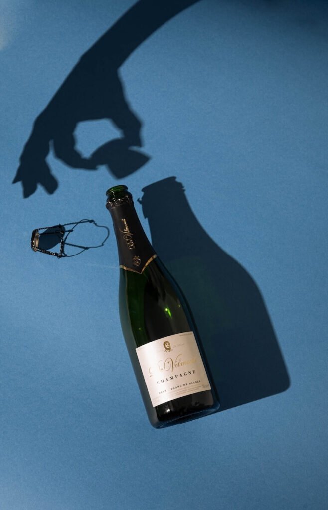 L'histoire de De Vilmont: Serena Wines 1881 et la bulle française du visage italien au champagne avec les Brut Blanc de Blancs.