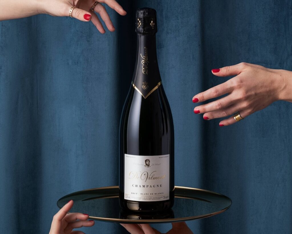 De Vilmont: La bulle française du visage italien au champagne