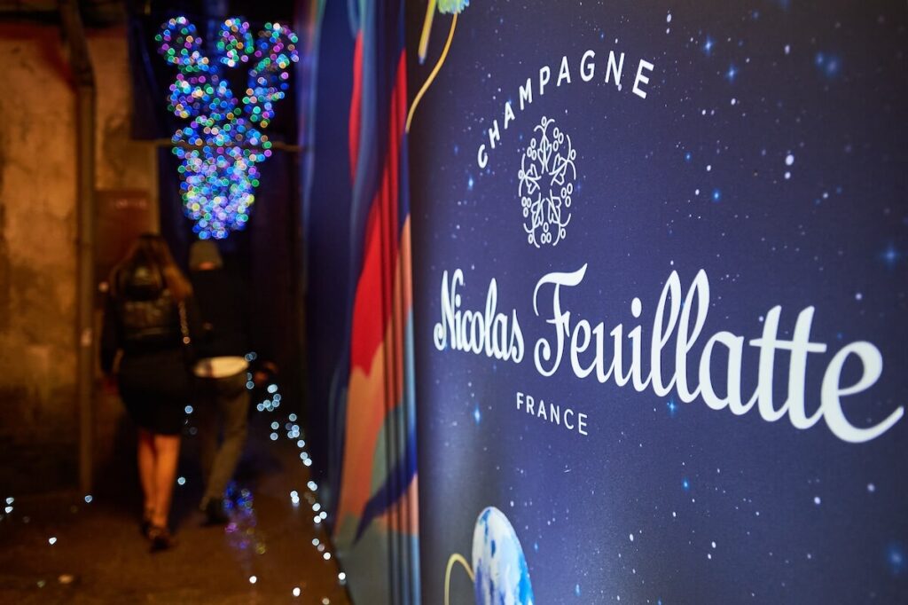 Défiant la gravité: Mika signe une édition limitée du champagne Réserve Brut exclusif Nicolas Feuillatte World Aperçu à Milan