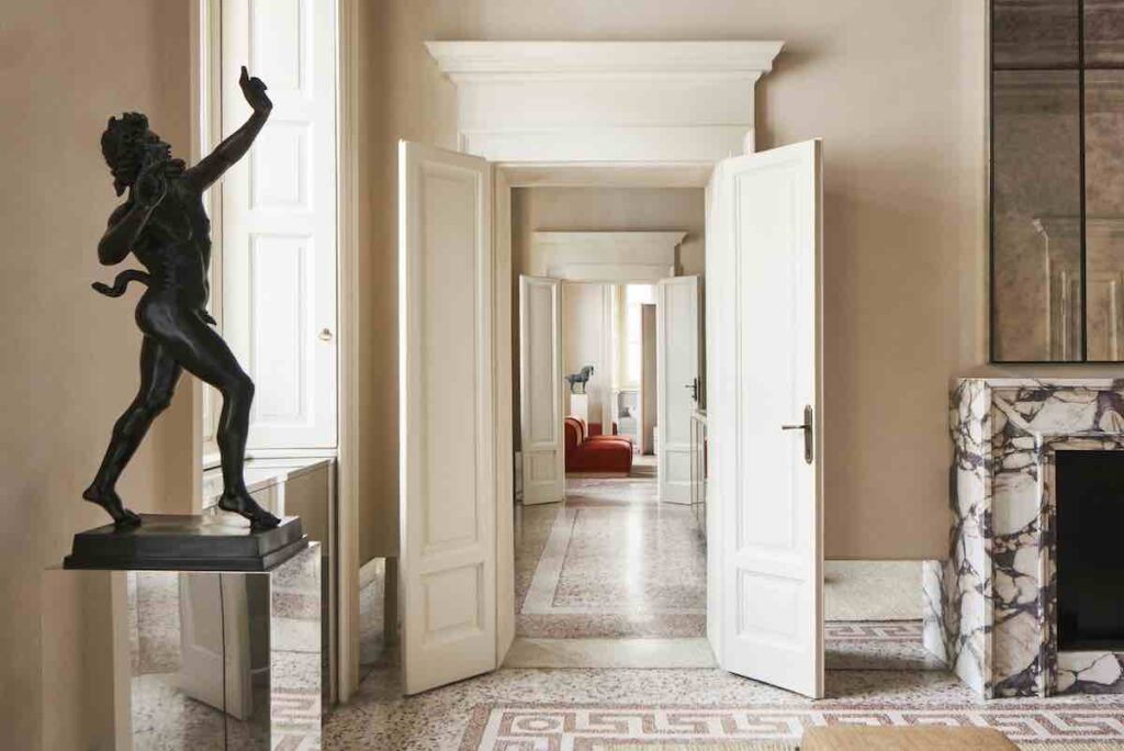 Casa Conte Lounge of Montenapoleone District avec les bulles VeUve Clicquot pour la récolte