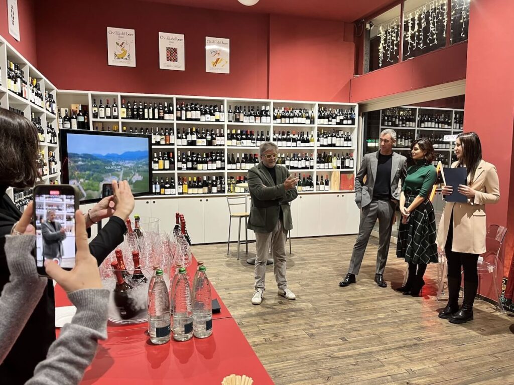 La solidarité de Manzane Prosecco pour lutter contre l'inconfort des jeunes avec ETS à faire, l'association de Paolo Kessisoglu: où la trouver