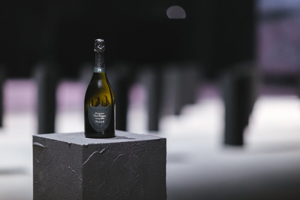 Découvrez le nouveau Dom Pérignon Vintage 2015 et Vintage 2006 Plénitude 2. Un dîner étoilé avec des combinaisons de chef Niko Romito.