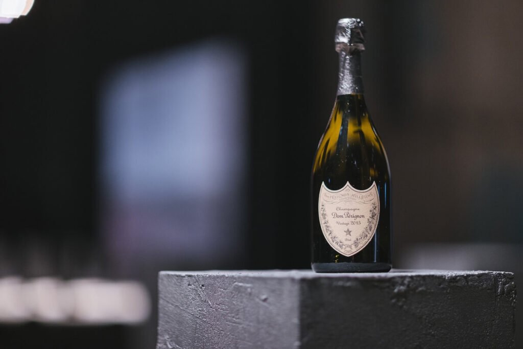 Découvrez le nouveau Dom Pérignon Vintage 2015 et Vintage 2006 Plénitude 2. Un dîner étoilé avec des combinaisons de chef Niko Romito.