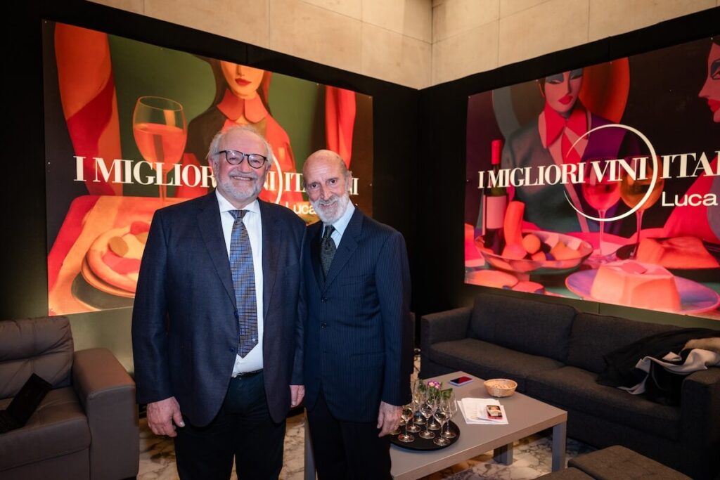 Les meilleurs vins italiens 2025 selon Luca Maroni. Schenk Italia d'abord parmi les caves pour la catégorie macro, belligérant parmi les micro-sociétés.