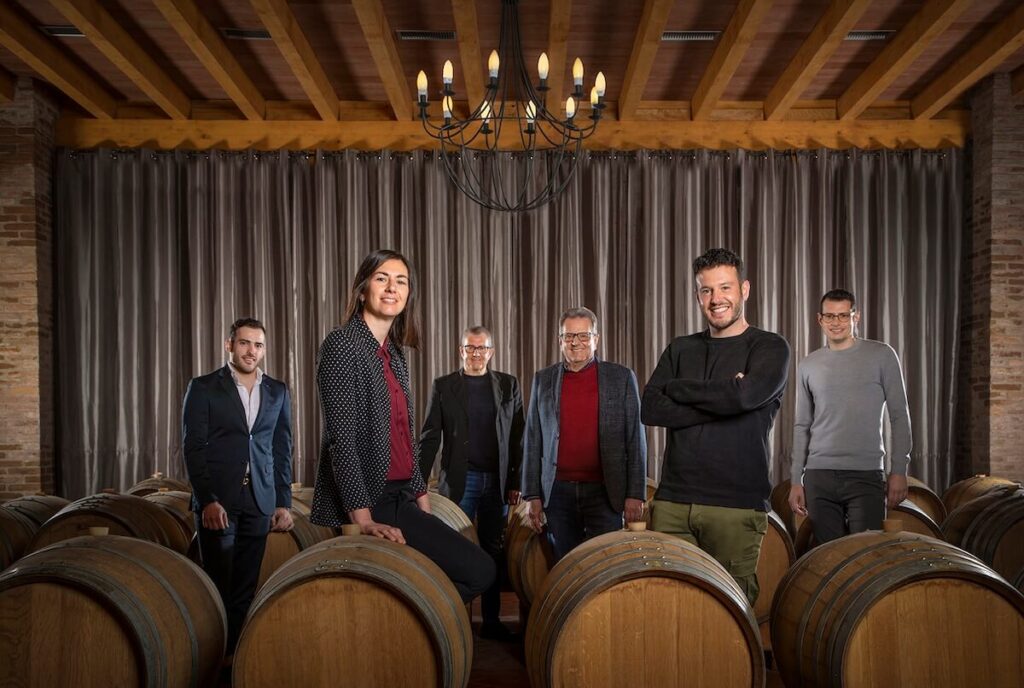 Muratori présente Symbiotic, Franciacorta qui ne contient pas de sulfites de cotarella Riccardo qui célèbre l'essentialité du territoire.