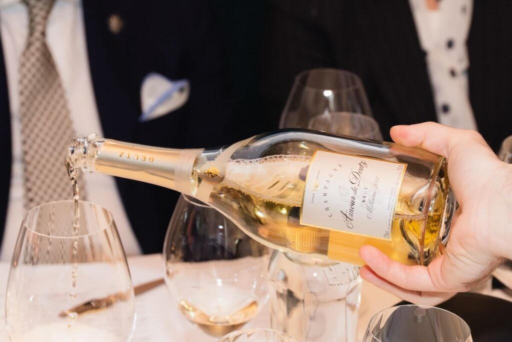 Le champagne Deutz revient en Italie grâce à Sagna Spa découvrir la présentation de cette maison historique de Aî et de son champagne.