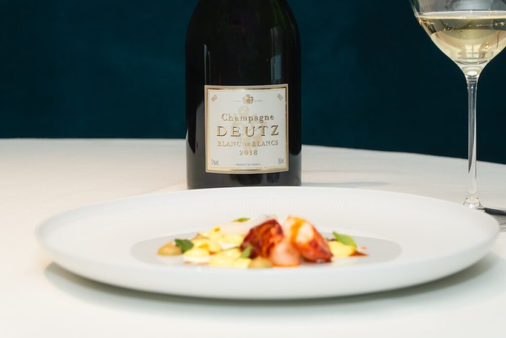 Le champagne Deutz revient en Italie grâce à Sagna Spa découvrir la présentation de cette maison historique de Aî et de son champagne.