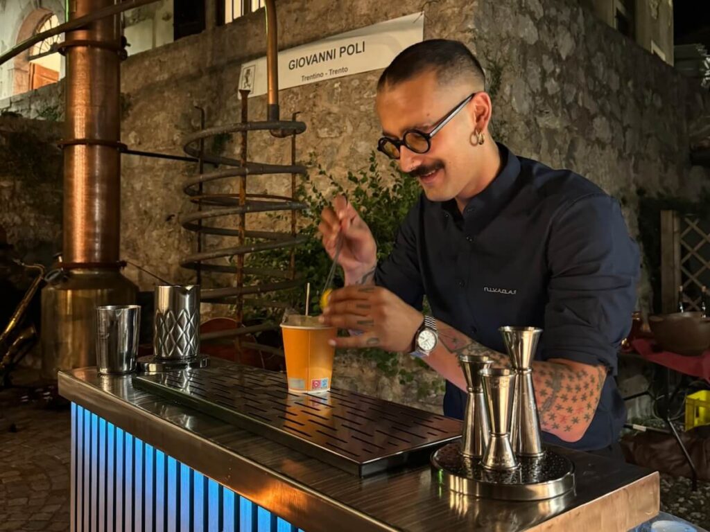 "Notes of Grappa" revient à Santa Massenza le 1er août: cocktail, musique live et dégustations pour une soirée de rêve