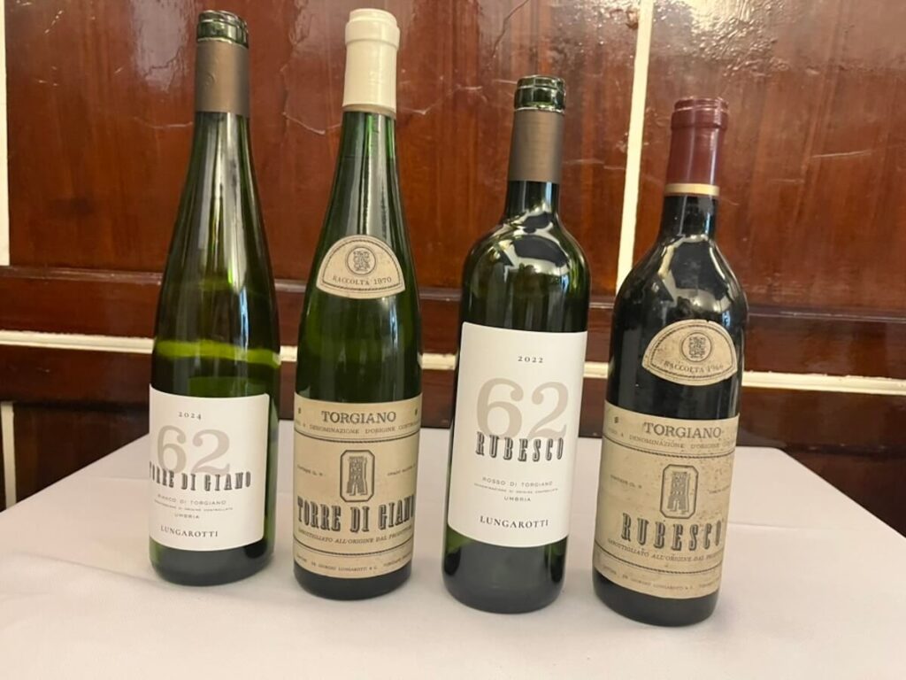 Découvrez le nouveau projet 1962 Lungarotti avec Rubesco 62 Red et Torre di Giano 62 White: Vini Torgiano Doc Expressions de la contemporanéité.