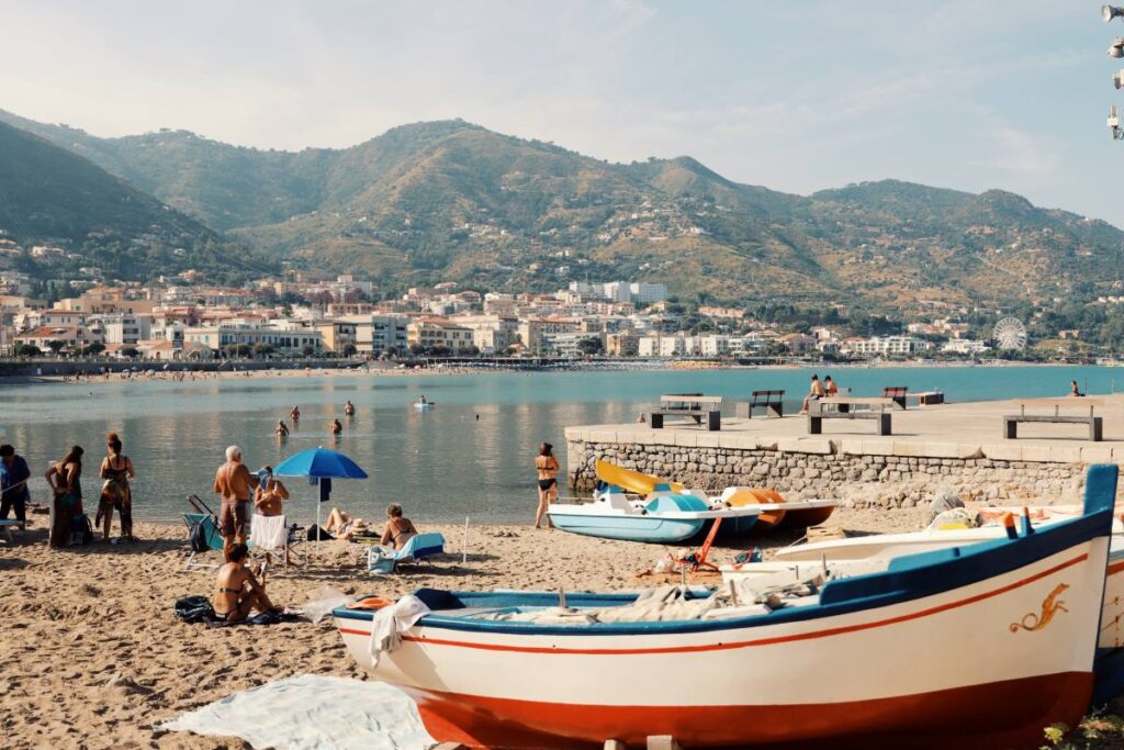 Doc Sicilia apporte l'excellence du vin à Taormina et Cefalù pour l'été 2025