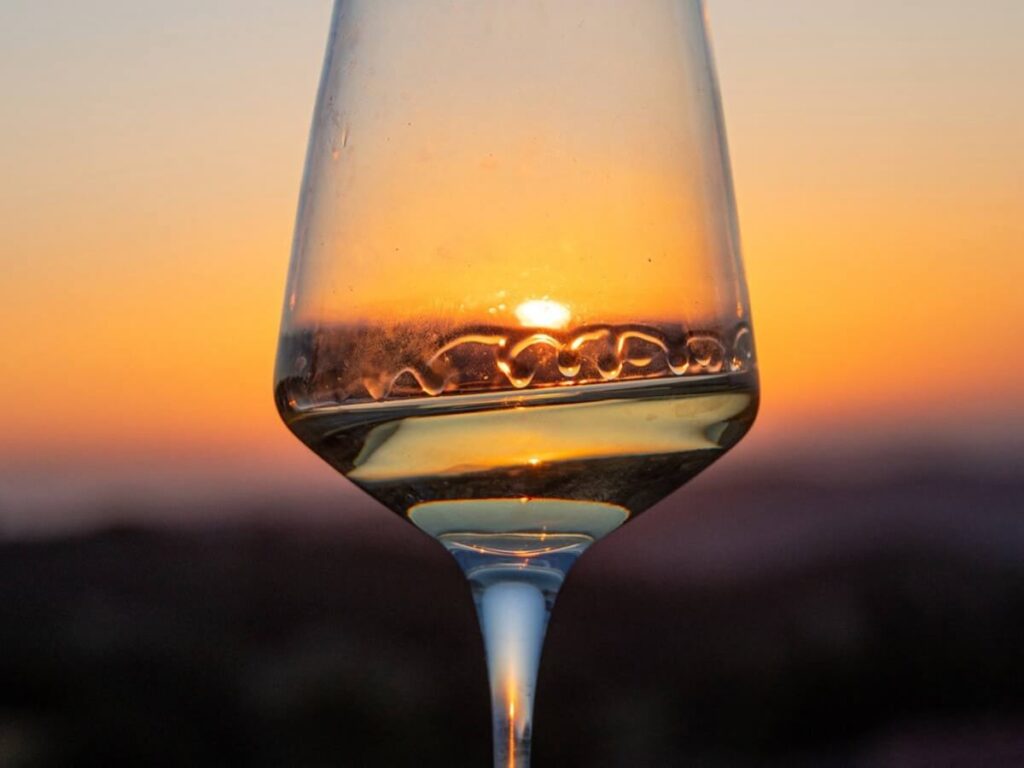 White in the Evening on Sunset Rosé: L'autre visage du vin d'Orcia sur scène le 29 juin