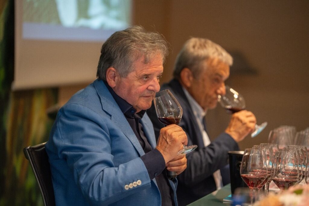 Découvrez Barolo en Primeur: tiges de bienfaisance, vins uniques du vignoble Gustava et de l'art international pour soutenir des projets sociaux au Piémont.