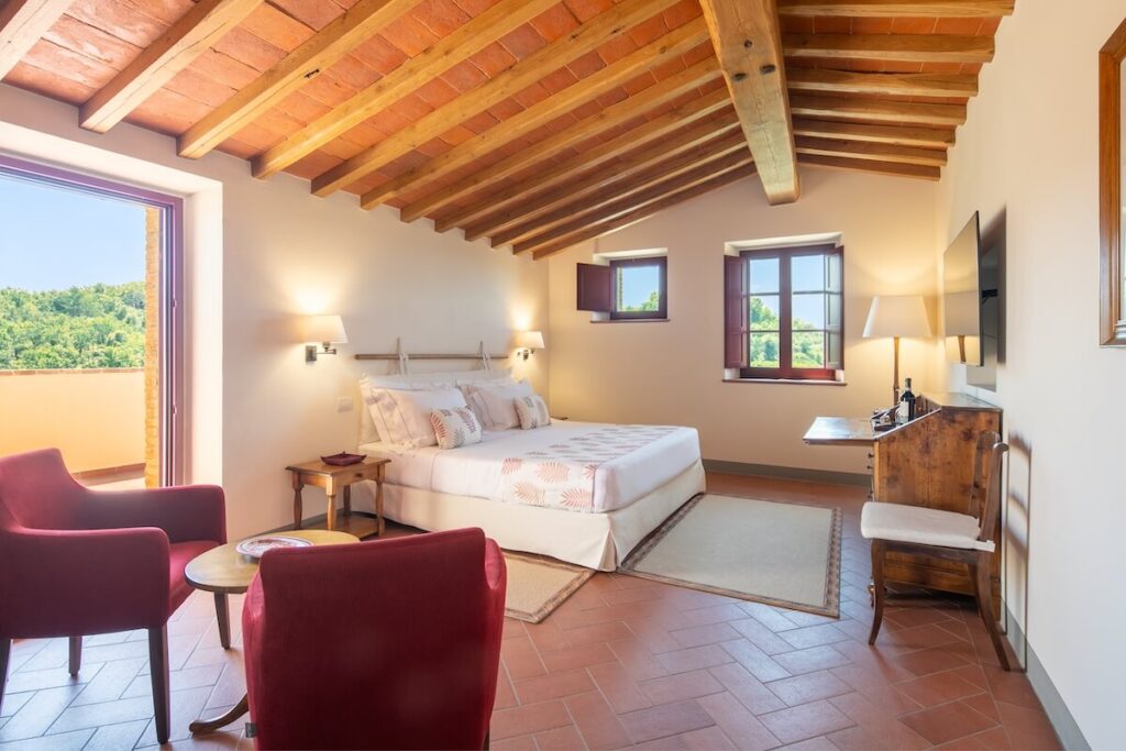 Découvrez le paquet Wine & Wellness du Club House 5 * L: Spa, dégustations, cuisine toscane et rituels au cœur du Chianti Classico.