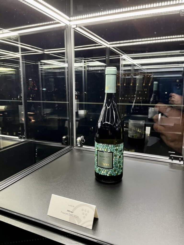 Découvrez Genevitis, le projet Mack & Schühle Italia qui réunit coopératives et designers pour faire connaître le vin italien durable au monde.