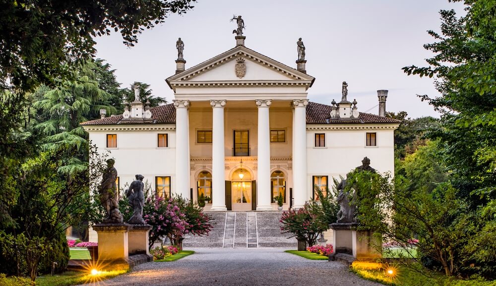 Vivi un'esperienza unica tra le Colline del Prosecco con Airbnb: Soggiorna a Castelbrando e Scopri i Segreti del Vino