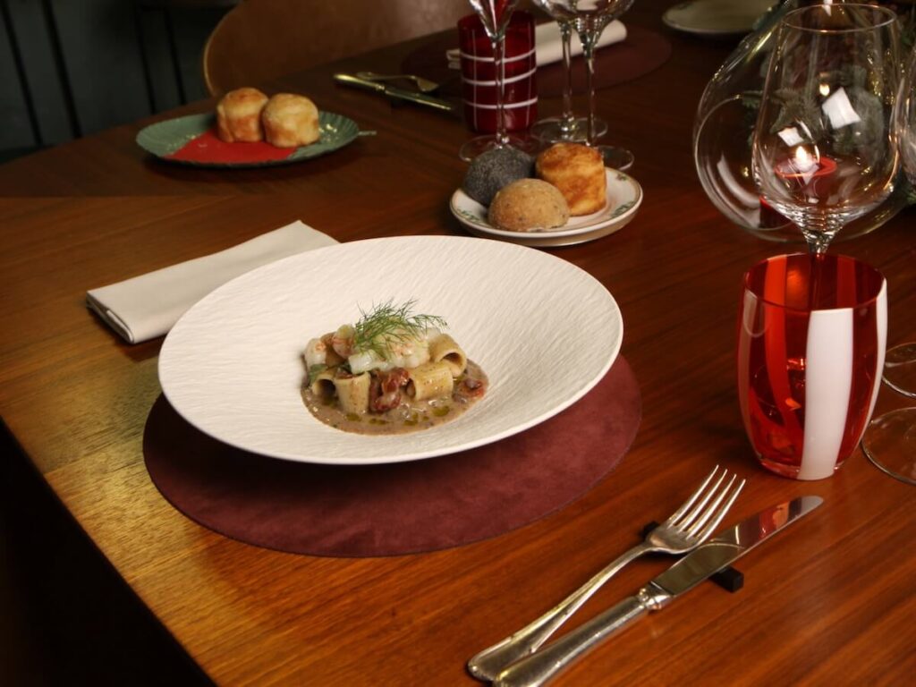 La Tenuta di Arceno fête Noël avec les recettes du chef Alessandro Cappotto. Découvrez Chianti Classico, Arcanum et Valadorna en combinaison.