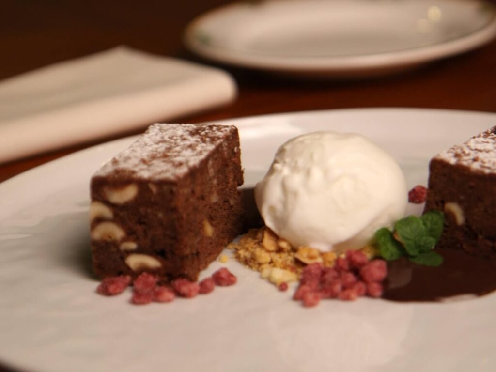 La Tenuta di Arceno fête Noël avec les recettes du chef Alessandro Cappotto. Découvrez Chianti Classico, Arcanum et Valadorna en combinaison.