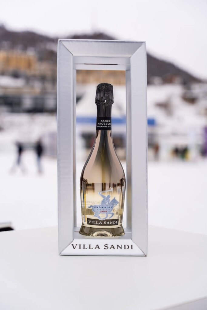 Villa Sandi reine de la Coupe du Monde de Snow Polo St. Moritz 2026 avec l'édition limitée de son Asolo Prosecco Superiore Docg