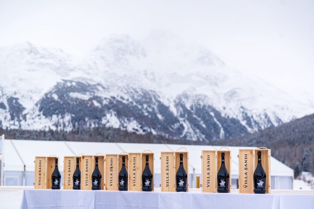 Villa Sandi reine de la Coupe du Monde de Snow Polo St. Moritz 2026 avec l'édition limitée de son Asolo Prosecco Superiore Docg