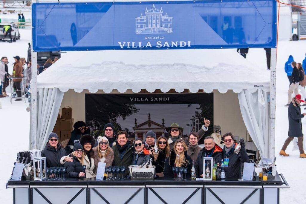Villa Sandi reine de la Coupe du Monde de Snow Polo St. Moritz 2026 avec l'édition limitée de son Asolo Prosecco Superiore Docg
