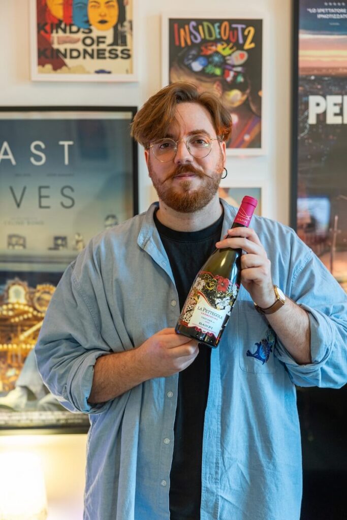 Banfi présente La Pettegola Limited Edition 2026 : le label Vermentino signé par Gio Quasirosso célèbre la magie, la nature et la féminité