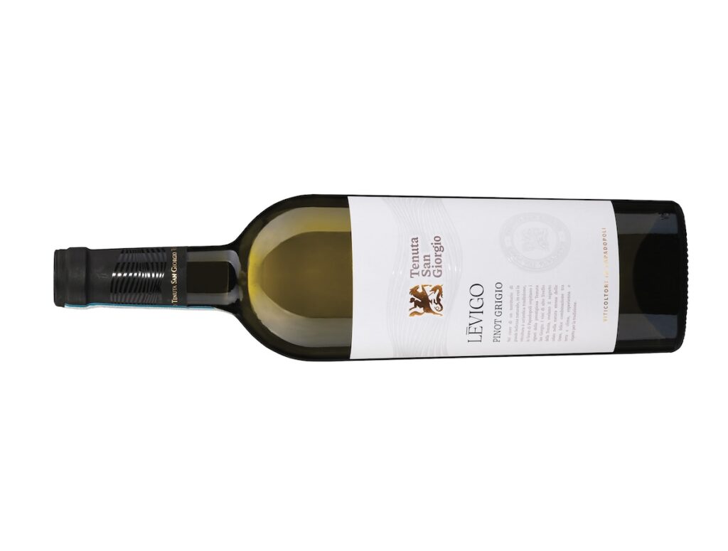 Levigo de Tenuta San Giorgio est né sur l'île de Papadopoli : un Pinot Grigio frais, minéral et polyvalent.
