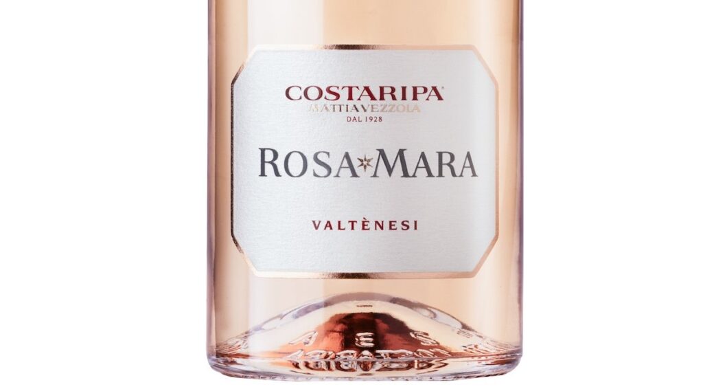 Il RosaMara 2025 di Costaripa unisce eleganza e identità gardesana: annata equilibrata, vinificazione a lacrima e un inno alla Valtènesi.