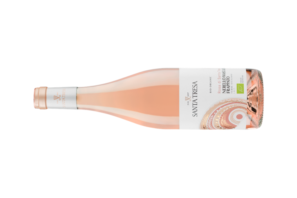 La Rosa di Santa Tresa 2025 renouvelle l'assemblage avec le Nerello Mascalese et le Frappato, offrant un rosé biologique frais, savoureux et élégant.