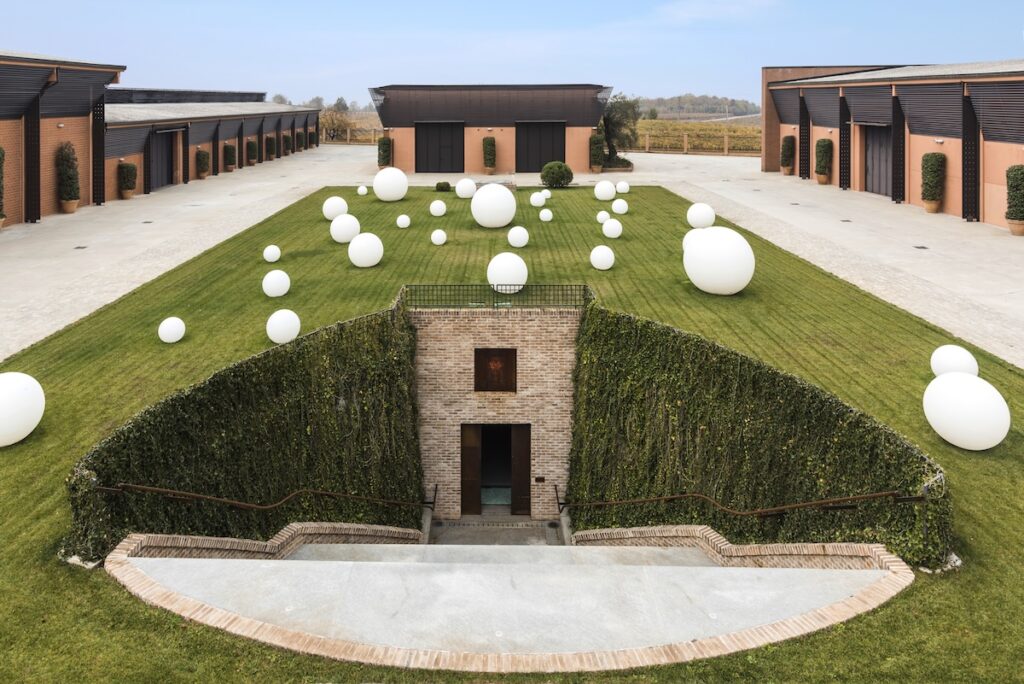 Oniwines présente de nouvelles étiquettes, des restylings et des débuts de Sardaigne, Latium, Marches, Piémont et Valpolicella à Vinitaly 2026.