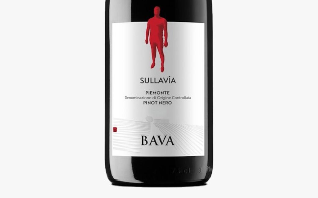 Bava presenta a Vinitaly 2026 “Sullavìa”, il nuovo Piemonte Doc Pinot Nero da vigna singola del Bricco Roche ad Agliano.