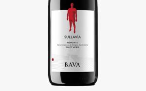 Bava presenta a Vinitaly 2026 “Sullavìa”, il nuovo Piemonte Doc Pinot Nero da vigna singola del Bricco Roche ad Agliano.