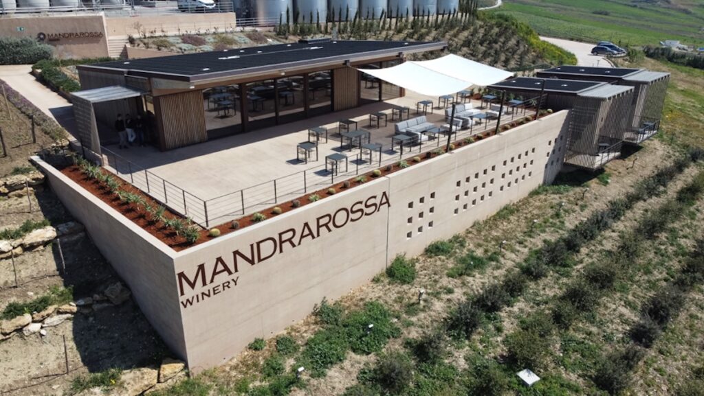 Mandrarossa présente quatre nouvelles étiquettes natives à Vinitaly : deux de Catarratto, Perricone et Nerello Mascalese dans de nouvelles interprétations.