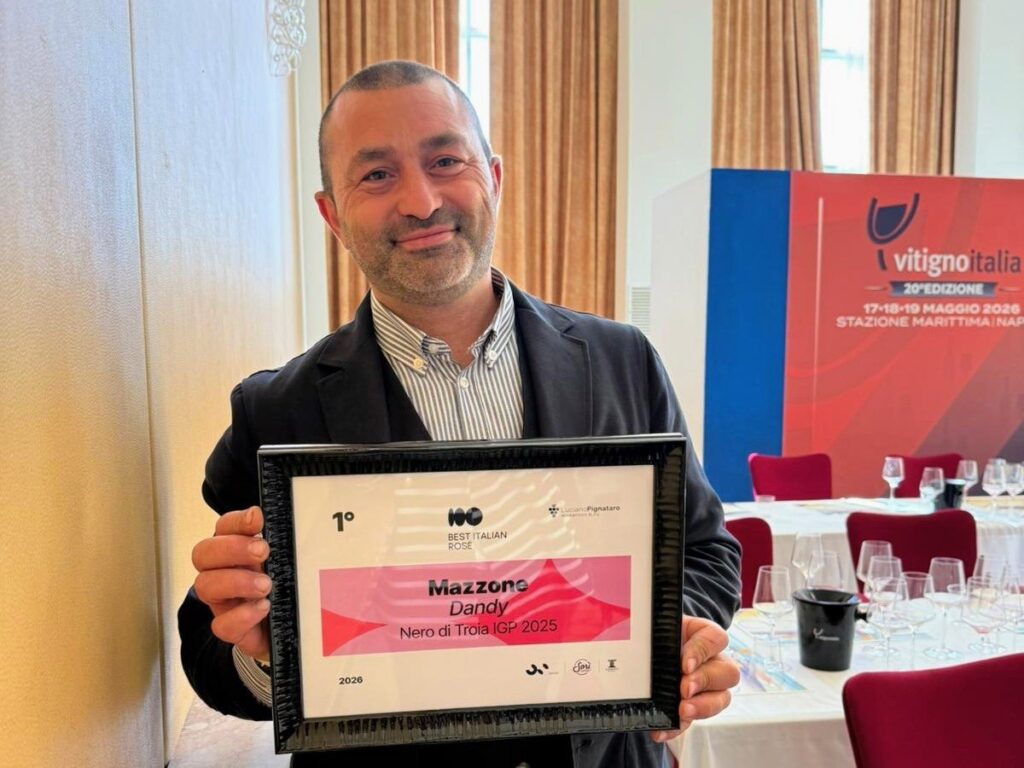 Il Dandy Nero di Troia Igp 2025 di Mazzone conquista la 100 Best Italian Rosé 2026, valorizzando Puglia e vitigno autoctono.
