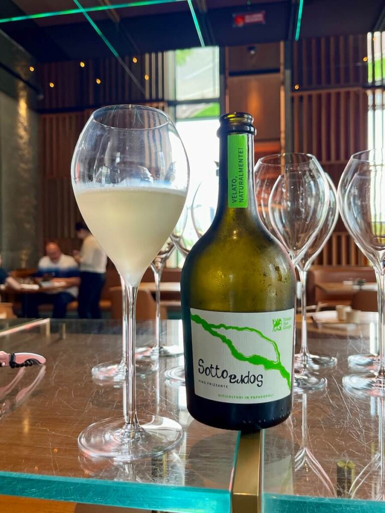 Tenuta San Giorgio lance Sottosopra : refermenté en bouteille à base de Glera et Manzoni Bianco qui réinterprète le