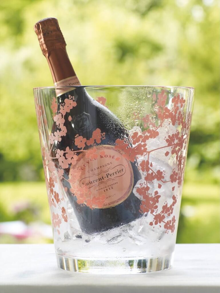 Laurent-Perrier propose différents Champagnes pour chaque moment du mariage : de l'apéritif au gâteau, pour une réception bien construite.