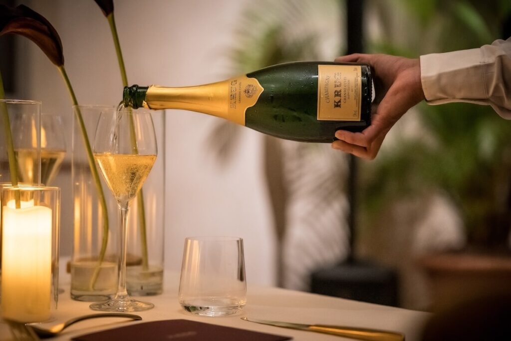 Krug Clos d'Ambonnay 2008 fait ses débuts en Italie : la dégustation du Pinot Noir le plus exclusif en Champagne à Milan.