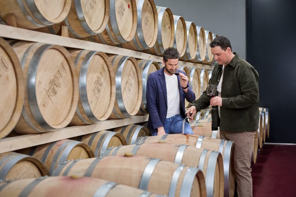 L'Abbazia di Novacella présente les crus Stiftsgarten et Oberhof : réserve de Sylvaner et de Pinot Noir qui valorisent les vignobles historiques du Haut Adige.